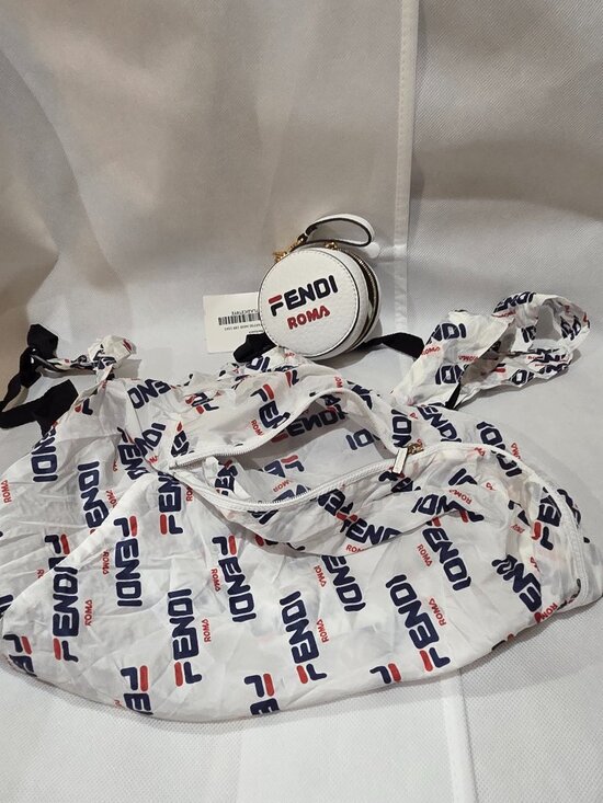 Authentic Fendi Mania Round AirPods Case / Bag Charm – White Leather – Made in I main image 7
